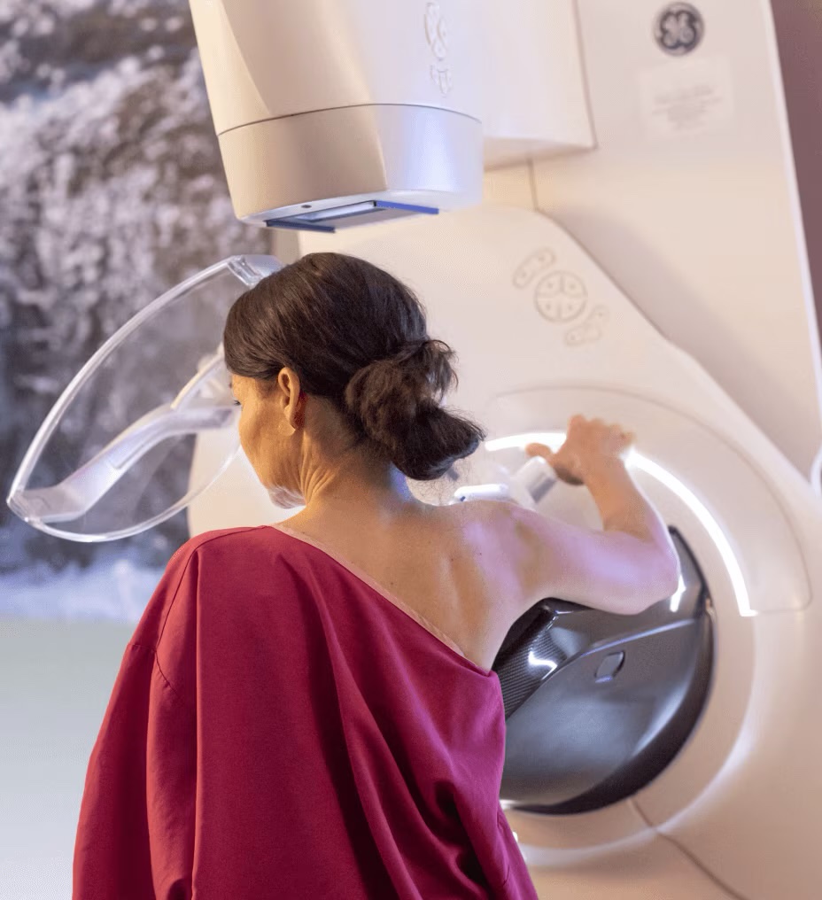 Мамографски преглед с мамограф Pristina™ 3D на GE. GE Senographe Pristina 3D Mammography System.